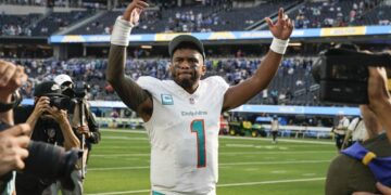 Los Dolphins vencen a Jets pero pierden a Tyreek Hill por lesión
