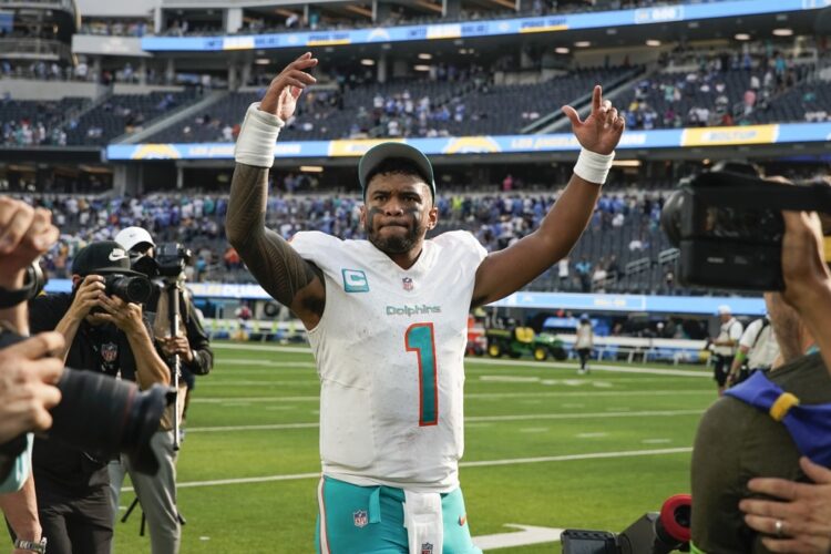 Los Dolphins vencen a Jets pero pierden a Tyreek Hill por lesión