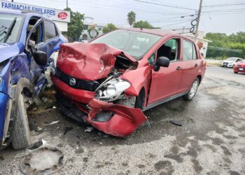 Fuerte encontronazo vehicular en Bulevar P. Balboa; doctora herida es llevada a hospital