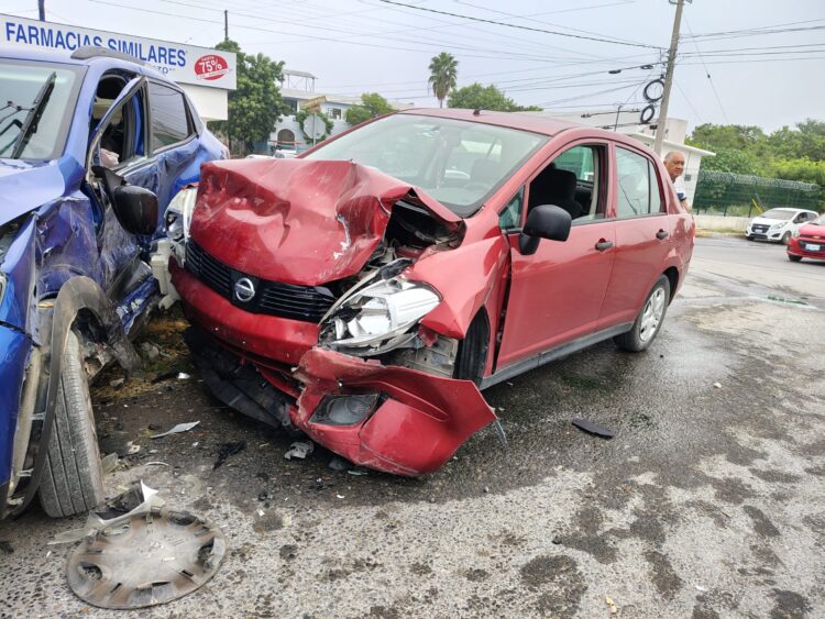 Fuerte encontronazo vehicular en Bulevar P. Balboa; doctora herida es llevada a hospital