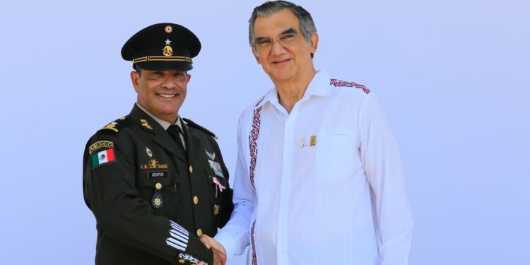 Relevo en la 48 Zona Militar; asiste gobernador Américo Villarreal a toma de protesta 