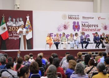 Entrega Américo Villarreal tarjetas de Pensión Mujeres Bienestar; llegará a 93 mil tamaulipecas