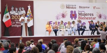 Entrega Américo Villarreal tarjetas de Pensión Mujeres Bienestar; llegará a 93 mil tamaulipecas