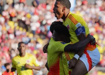 Colombia elimina a 3-2 a España y espera rival en la semifinal