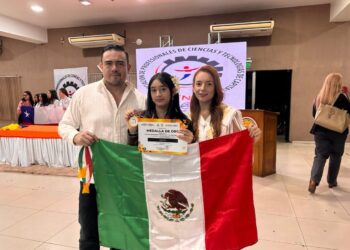 Gana estudiante victorense Keily Flores Pantoja medalla de oro en Feria de Ciencias en Paraguay