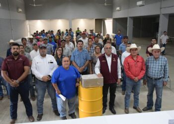 Promueven apicultura en Llera con entrega de insumos