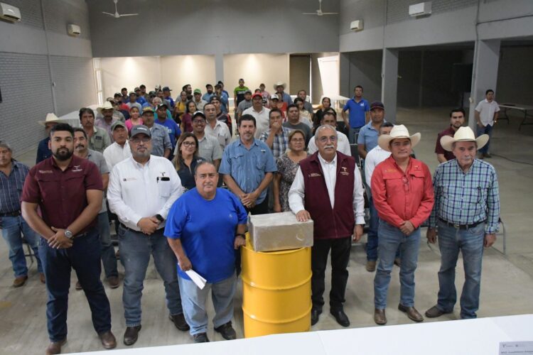 Promueven apicultura en Llera con entrega de insumos