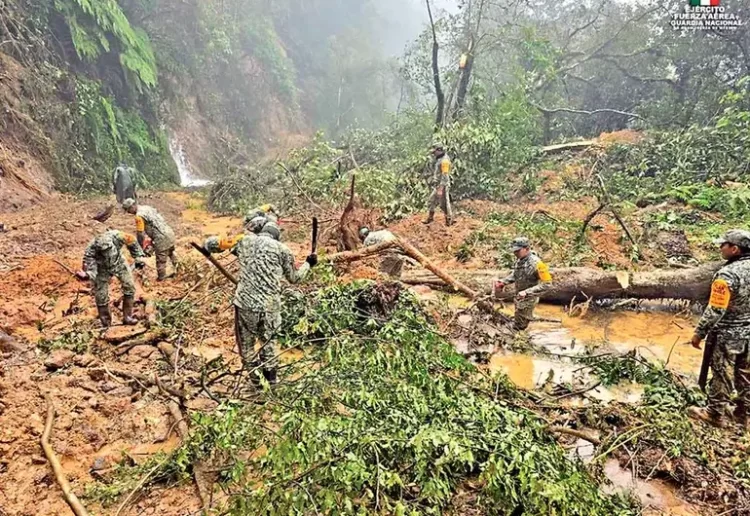 Sube a 41 muertos saldo de lluvias en 5 estados; liberan caminos y carreteras con deslaves