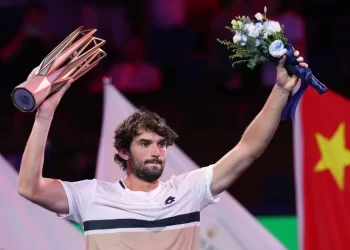 Vacherot, número 204 del mundo, vence a su primo Rinderknech y gana en Shanghái