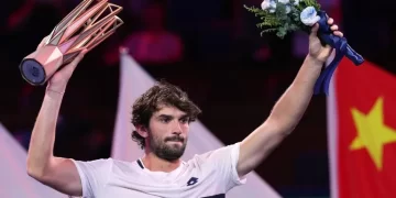 Vacherot, número 204 del mundo, vence a su primo Rinderknech y gana en Shanghái