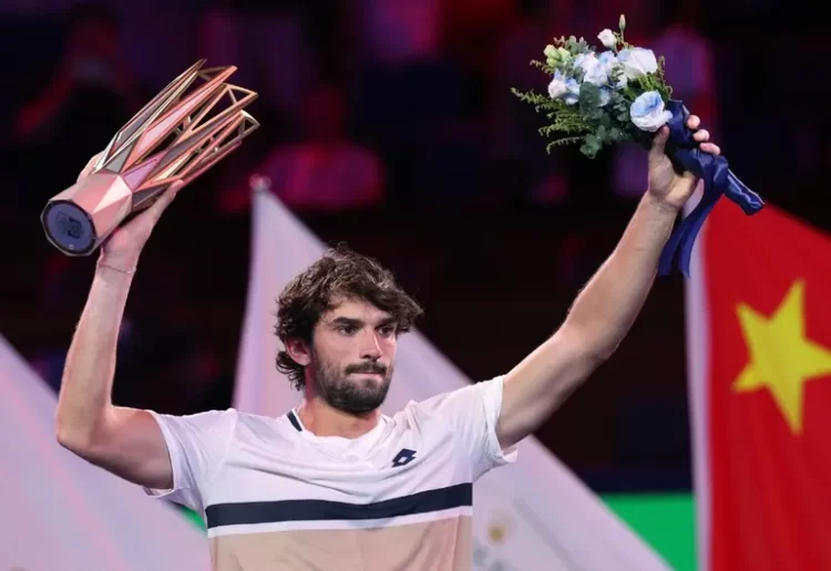 Vacherot, número 204 del mundo, vence a su primo Rinderknech y gana en Shanghái