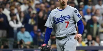 Los Dodgers gana 2-1 el primer juego ante Brewers de Milwaukee