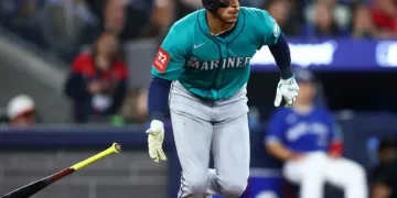 Mariners propina segunda derrota 10-3 a Blue Jays y está a un paso de serie mundial