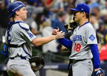 Dodgers gana 5-1 a Milwaukee con gran picheo del japonés Yamamoto