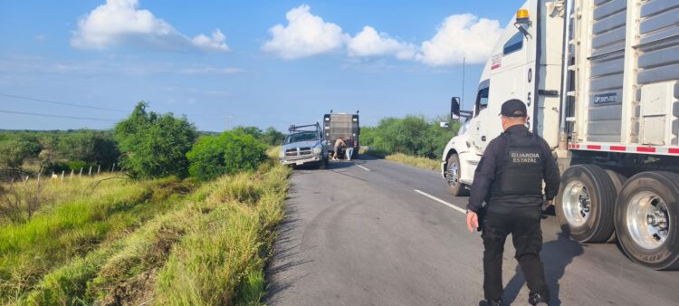 Bloqueado carril de carretera Victoria-Matamoros por accidente en Padilla