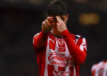 Chivas se impone 2-0 a Mazatlán en su cuarto triunfo al hilo