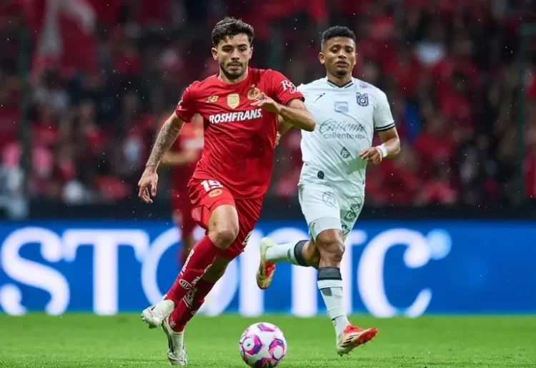 Toluca golea 4-0 a Querétaro para mantener su marcha en la Liga MX