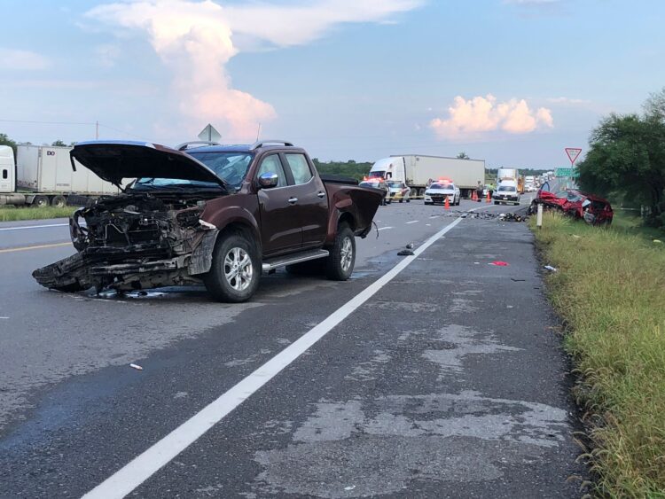 Cinco muertos y 5 heridos en choque frontal de camionetas en la carretera Tampico-Monterrey