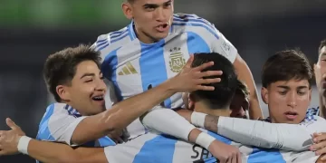 Argentina vence 4-1 a Australia y asegura su pase a octavos de final 