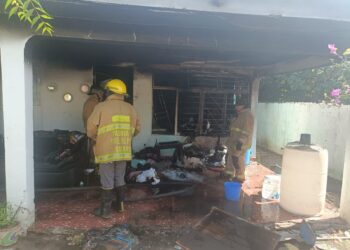 Bomberos sofocan incendio en vivienda de la Colonia Chapultepec