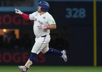 Toronto derrota 11-4 a Dodgers en primer juego de la Serie Mundial; jonrón de Alejandro Kirk