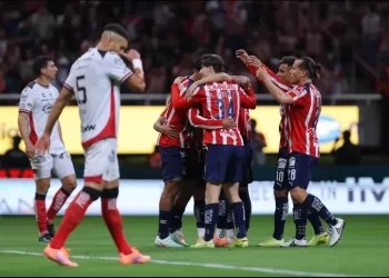 Chivas se impone 4-1 al Atlas en clásico tapatío con triplete de “Hormiga” González