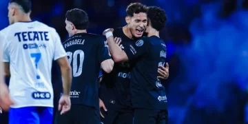 Cruz Azul supera 2-0 a Monterrey, asegura el pase directo a liguilla
