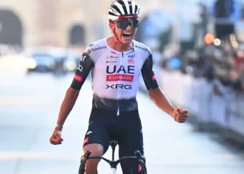 Del Toro desata la euforia en Ensenada con un título nacional