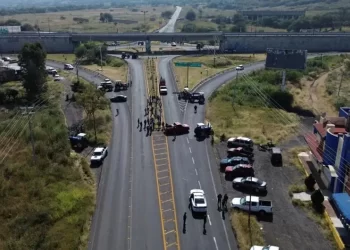 Campesinos desquician vialidades de Guanajuato con sus bloqueos