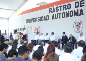 Américo Villarreal recibe de SENASICA la recertificación TIF para el rastro de Veterinaria en la UAT