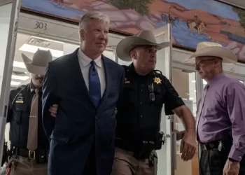 Influyente pastor de EU se declara culpable de abuso sexual de una niña