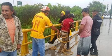 Rescatistas salvan a hombre arrastrado por el río San Marcos