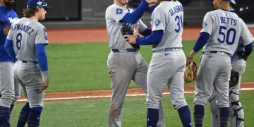 Dodgers gana el sexto partido 3-1 a Toronto y empata a 3 Serie Mundial; la moneda en el aire
