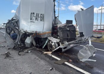 Chocan tres tráileres en la carretera Reynosa-Monterrey; reducen tráfico a un carril