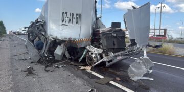 Chocan tres tráileres en la carretera Reynosa-Monterrey; reducen tráfico a un carril