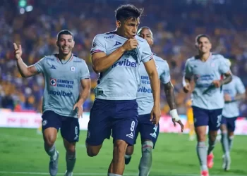 Cruz Azul empató 1-1 de último minuto ante Tigres en El Volcán