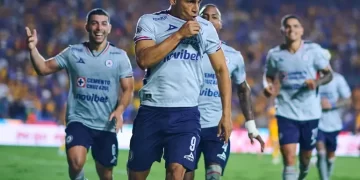 Cruz Azul empató 1-1 de último minuto ante Tigres en El Volcán