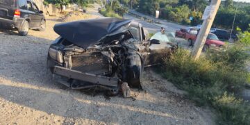 Destroza su Camaro en choque