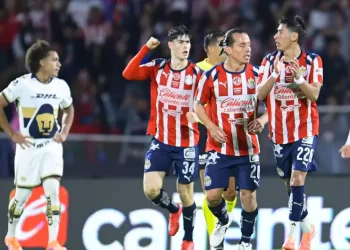 Pumas pierde 2-1 ante Chivas en los últimos minutos en la jornada 12