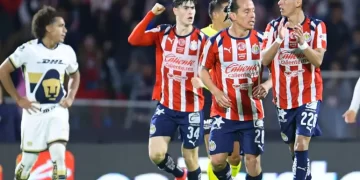 Pumas pierde 2-1 ante Chivas en los últimos minutos en la jornada 12