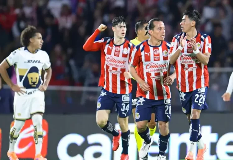 Pumas pierde 2-1 ante Chivas en los últimos minutos en la jornada 12