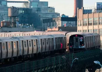 Tragedia en el metro de Nueva York: Dos niñas mueren mientras practicaban reto viral ‘subway surfing’