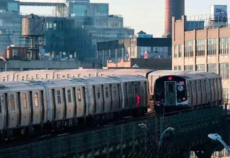 Tragedia en el metro de Nueva York: Dos niñas mueren mientras practicaban reto viral ‘subway surfing’