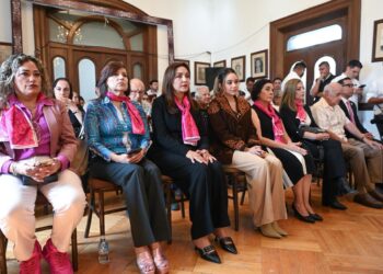 Reconocen labor de mujeres en sesión de Cabildo del 275 aniversario de C. Victoria