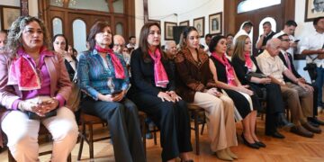 Reconocen labor de mujeres en sesión de Cabildo del 275 aniversario de C. Victoria