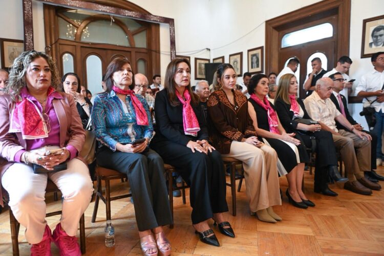 Reconocen labor de mujeres en sesión de Cabildo del 275 aniversario de C. Victoria