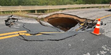 Se abre socavón y cierran carretera Aldama-Soto la Marina
