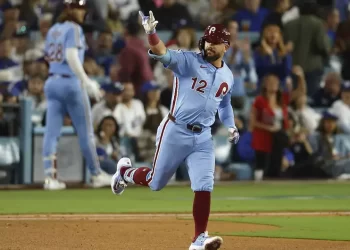 Filis ganan 8-1 y frena a Dodgers y habrá cuarto juego