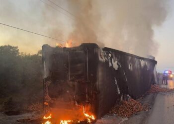 Se incendia tractocamión en carretera Victoria-Matamoros km 119
