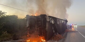 Se incendia tractocamión en carretera Victoria-Matamoros km 119